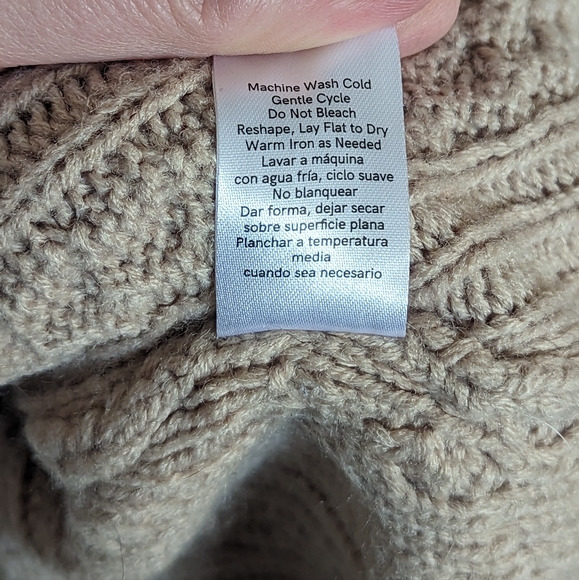 NWOT Venus cable knit cardigan - Picture 2 of 7